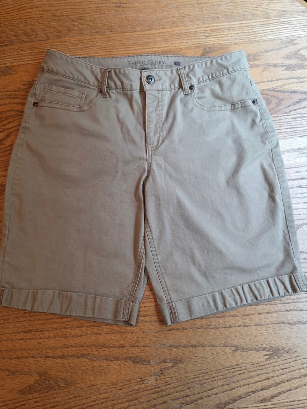 Faded Glory Women's Cuffed Bermuda Chino Shorts Khaki Tan Size 16 Stretch Twill